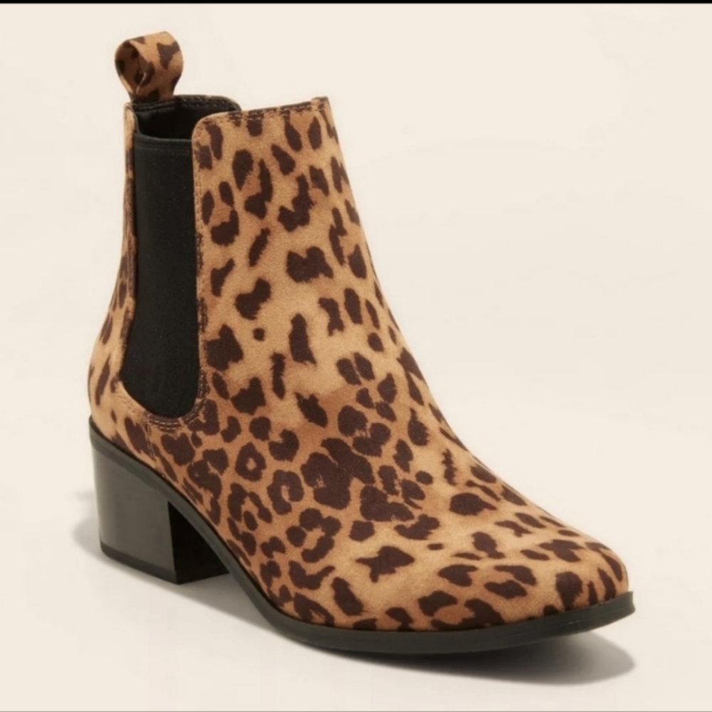 A New Day Ellie Chelsea Leopard Print Ankle Boot Sizes 7w and 8w